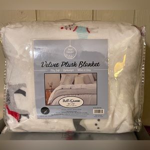 NIB Full/Queen Red & White Velvet Plush Blanket - Pups in the Snow
